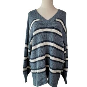 American Eagle Oversized Sweater size Medium Womens Vneck Striped Blue White
